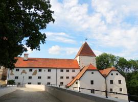 Gästehaus Mälzerei auf Schloss Neuburg am Inn, hotel sa Neuburg am Inn