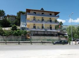 Qiqi Hotel, hotell i Gjirokastër