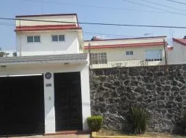 Casa privada completa , para 8 personas para descanso y o trabajo tambien por habitacion con baño privado para 2 o 4 personas compartiendo areas comunes