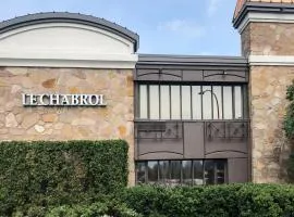 Le Chabrol Hotel & Suites