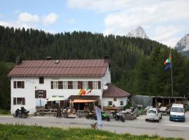 Rifugio Ten. Fabbro, hotel a Casera Razzo