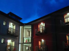 Bed & Rooms , Apartments Corte Rossa, hotell sihtkohas Tirano