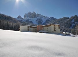 Hotel Asterbel, хотел в Брайес