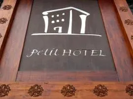 Petit Hotel