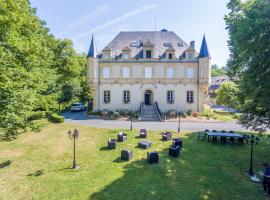 Domaine de Puy Robert LASCAUX - A 800m Grotte de Lascaux - Hôtel avec piscine - Chambres et gîtes-appartements - Sarlat - Dordogne, sumarhúsabyggð í Montignac