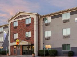 Super 8 by Wyndham Bedford DFW Airport West, hotel em Bedford