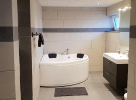 Surf And Family Sauna And Spa, hotel en Hvide Sande