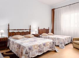 Almada Guest House, hotel in Porto