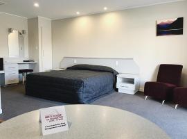 The Village Inn Hotel, motel u gradu Te Anau