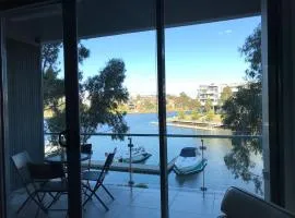 Marina View Apartment on the Maribyrnong River, Melbourne