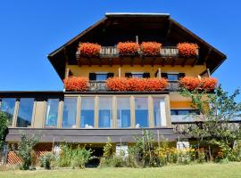 Privatzimmer Lasshofer, khách sạn ở Mauterndorf