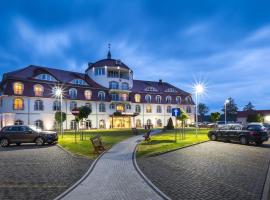 Hotel Woiński Spa, hotel ob plaži v mestu Lubniewice