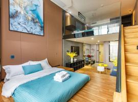 Lavendar Duplex Apartment: Guangzhou'da bir otel