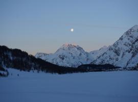 Hotel Ristorante Lagrev, hotel di Maloja