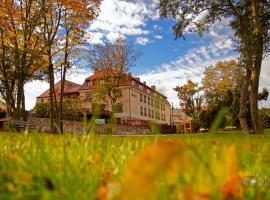 Hotel i Restauracja "Pod Orłem", hôtel à Kartuzy