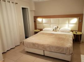 Villa Roussa City Center, hotell i Fira