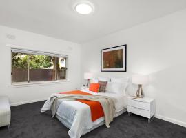 Beachfront Apartment, hotel em Melbourne