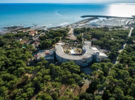 Club Vacances Bleues Les Jardins De l'Atlantique, hotel dengan jacuzzi di Talmont