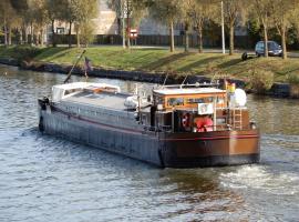 BlackPearl Boat&Breakfast，位于泰尔讷曾的住宿加早餐旅馆