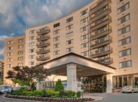 Clarion Collection Hotel Arlington Court Suites, hotel in Arlington