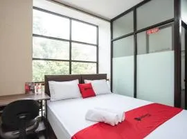 RedDoorz near Eka Hospital BSD City