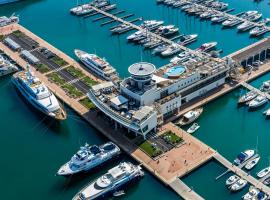 Yacht Club Marina Di Loano, hotel na plaži u gradu Loano