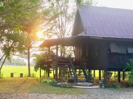 Tung Tong Homestay & Camping, hotell i Mae Rim