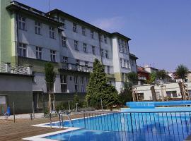 Wellness Hotel Central, hotel amb piscina a Klatovy