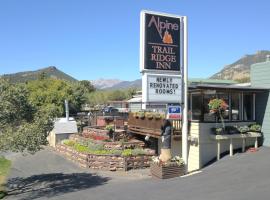 Alpine Trail Ridge Inn, motel v destinaci Estes Park