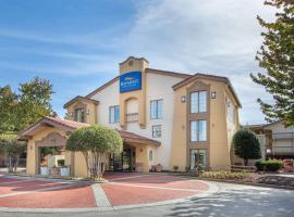 Budget Inn & Suite Atlanta Marietta Stadium, hotel v mestu Marietta