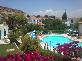 Hylatio Tourist Village, hotel v destinácii Pissouri