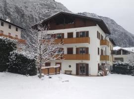 Appartamenti DOLOMITI, hotel v destinácii Fai della Paganella