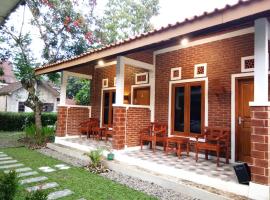 Genthong Homestay, хотел в Боробудур