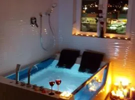 Studio-Apartment VAL - Luxury massage chair - Private SPA- Hot Tub, Infrared Sauna, , Parking with video surveillance, Entry with PIN 0 - 24h, FREE CANCELLATION 24 hours before Check In