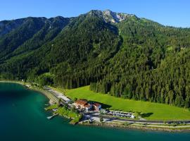 Seehotel St Hubertus, hotel u gradu Pertizau