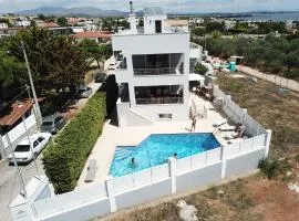 Villa d'Irene-near athens airport , 200 meters from the beach davis