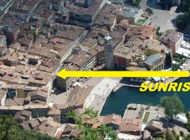 Appartamento Sunrise - Centro Storico N1, hótel í Riva del Garda