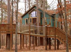 The Grand Treehouse Resort, хотел в Юрека Спрингс