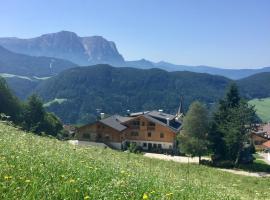 Pension Haus Tirol, hotel v destinaci Laion