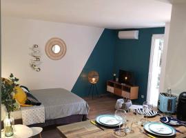 Grand studio 35m2 centre ville, hotel a LʼÎle-Rousse