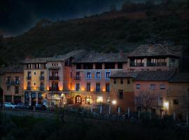 Hotel Santa Maria de Alquezar، فندق يسمح بالحيوانات الأليفة في ألكيزار