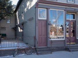 Public House Lofts, parkolóval rendelkező hotel Crested Butte-ban