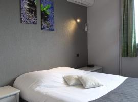 Europa Hotel, hotel u gradu 'Roussillon en Isere'