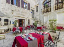 Palace Derossi, hotel in Trogir