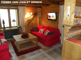 Viesnīca CHALET GRINCH 90m2, 3 Sdb, skis aux pieds, wifi pilsētā Tiņa