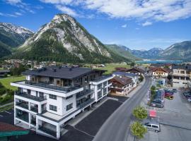 Arthur's Hotel und Apartments am Achensee, hotel pre rodiny v destinácii Maurach