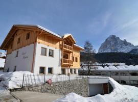 Chalet Regina, hotel em Selva di Val Gardena