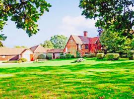 Oldlands Farmhouse Gatwick, hotell i Horley