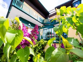 Landgasthof zur Goldenen Traube, hotel de playa en Podersdorf am See