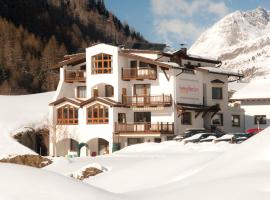 Pension Bergfrieden, hotel en Obergurgl